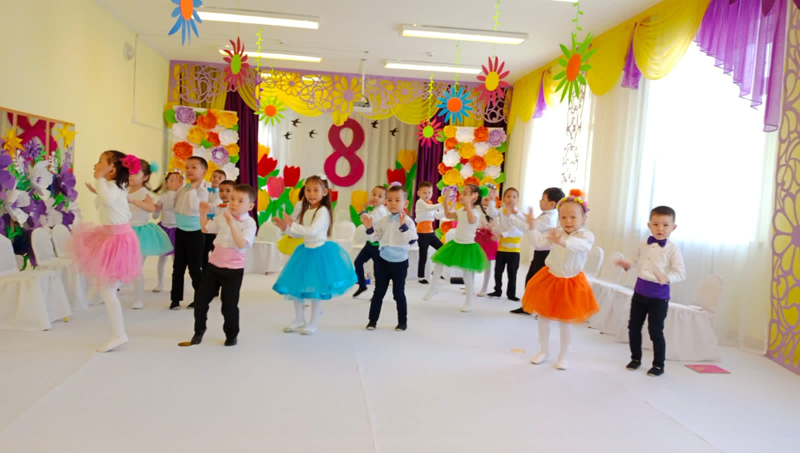 Балдырған мектепалды даярлық тобының "Айналайын ақ анам" атты ертеңгілігі